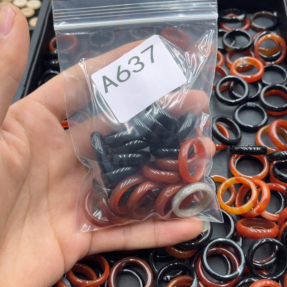 右***钉玛瑙/玉髓合金颈饰