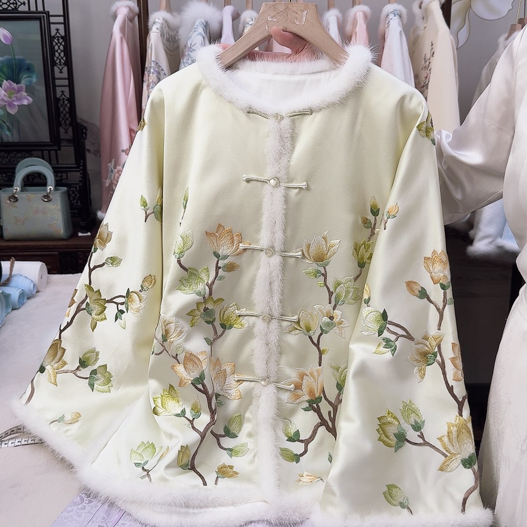 3.苏绣绿色真丝棉服