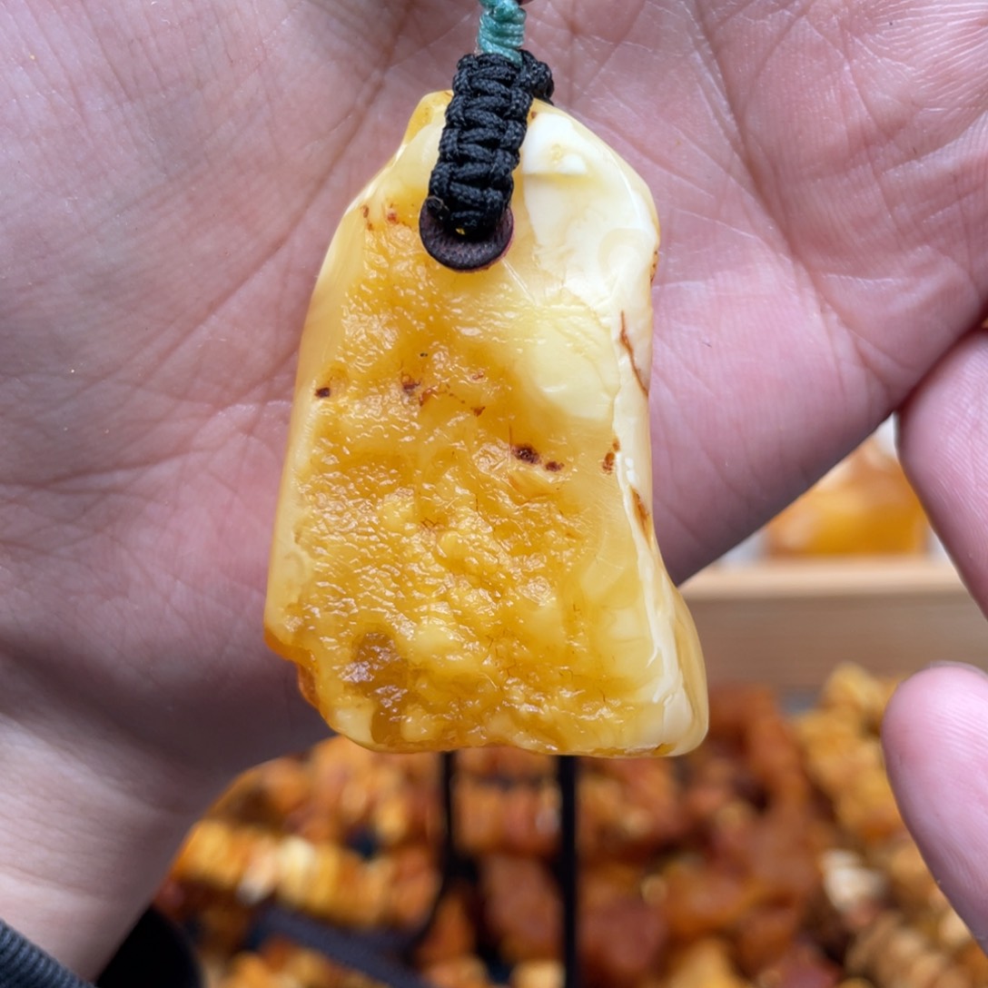 琥珀珠宝奇石未镶嵌