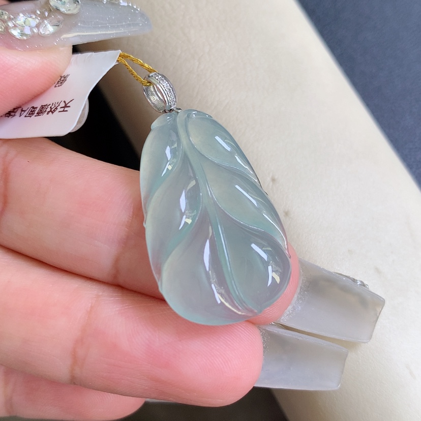 【闪购商品】翡翠颈饰18K金镶嵌叶子