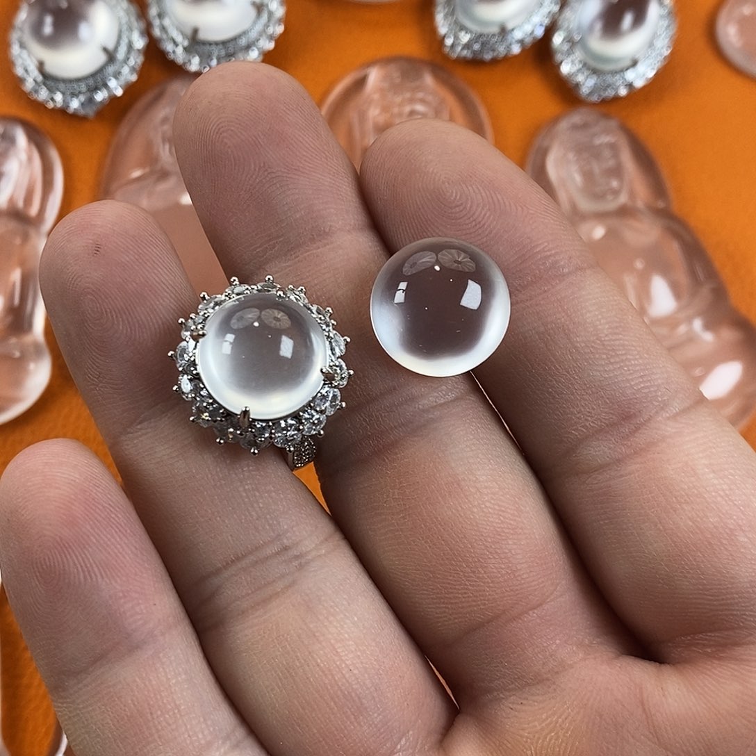 贝***贝石英质玉未镶嵌吊坠(不含链)