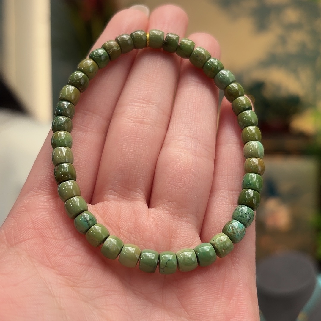 绿松石未镶嵌颈饰