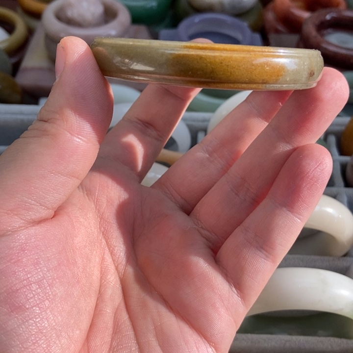 石英质玉未镶嵌手镯