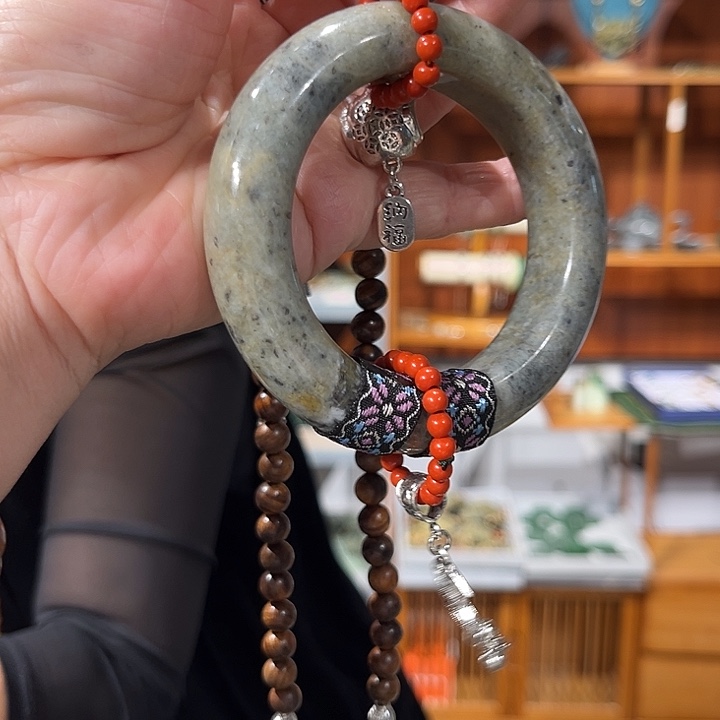 颈饰未镶嵌和田玉（糖玉）