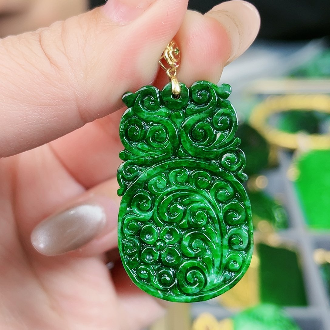 翡翠颈饰18K金镶嵌吊坠