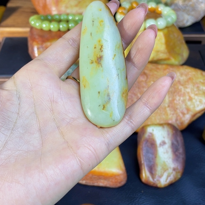 馨***心和田玉未镶嵌手链