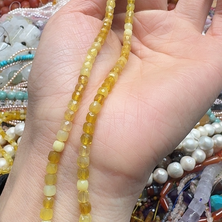 玛瑙/玉髓未镶嵌珠宝半成品一条4mm切面黄澳宝方糖