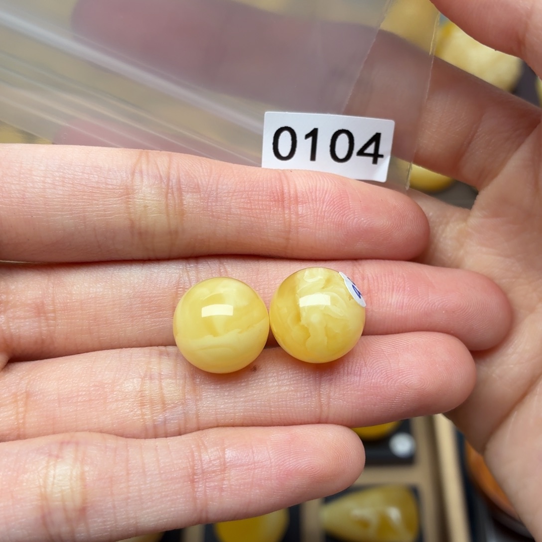 坚***持琥珀未镶嵌裸石蜜蜡