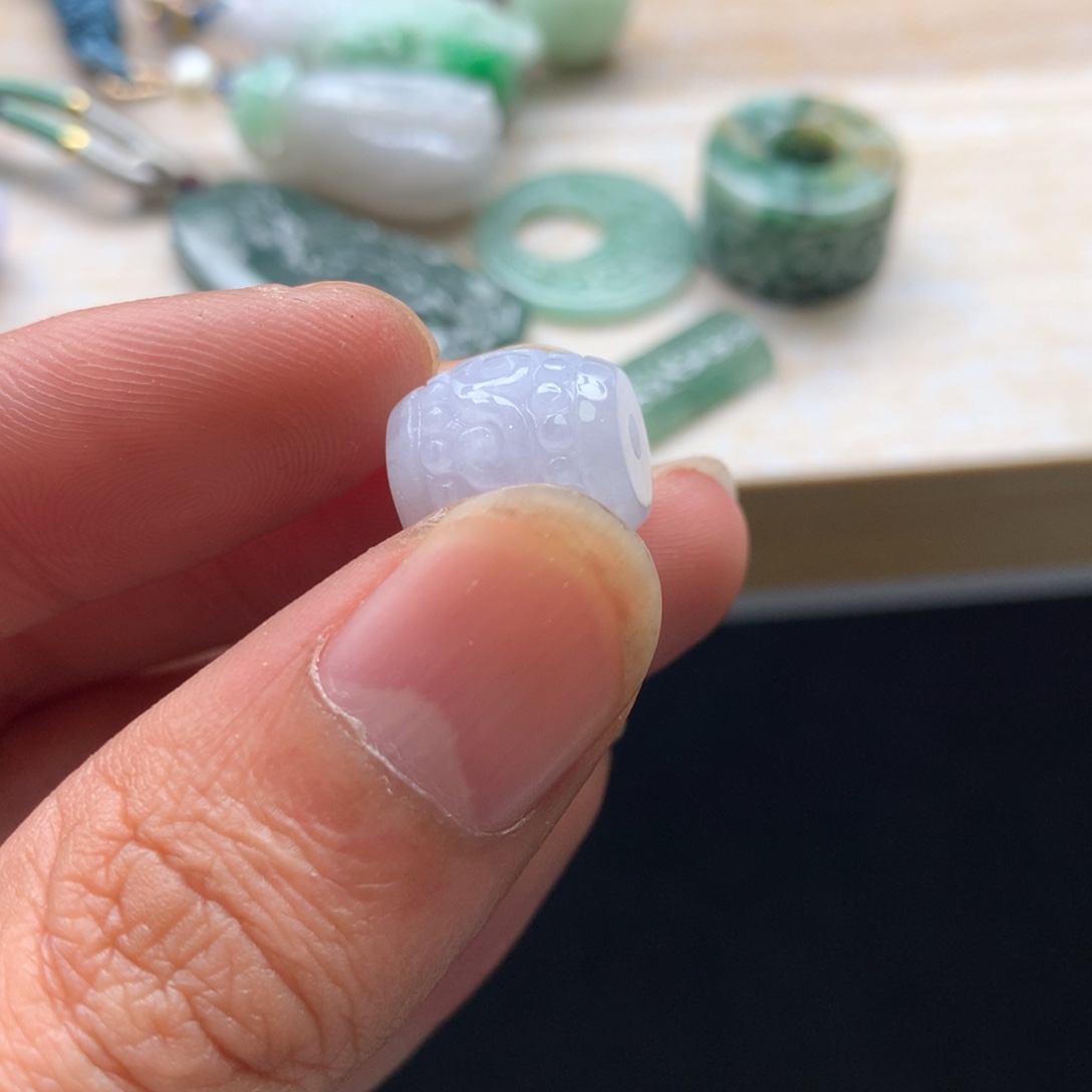 翡翠未镶嵌颈饰吊坠