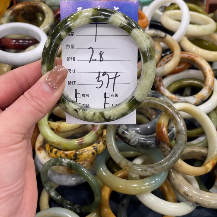 蛇纹石玉未镶嵌手镯