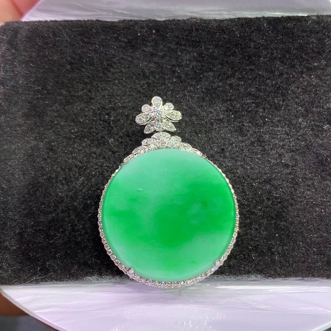 翡翠18K金镶嵌吊坠(赠链)