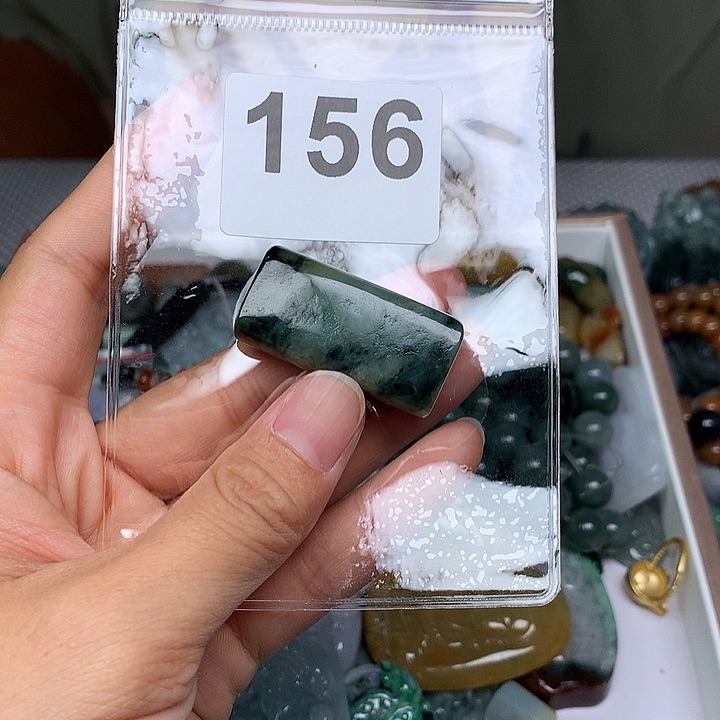 翡翠未镶嵌颈饰兜*儿翡翠