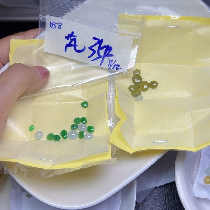 未镶嵌定制翡翠芃**妹