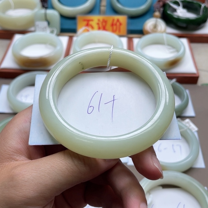 未镶嵌手镯和田玉