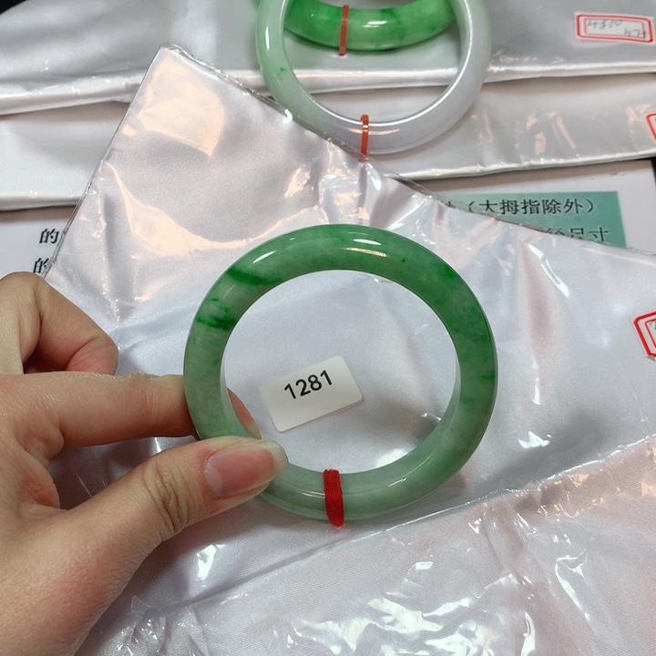 翡翠手镯未镶嵌天然翡翠手镯128104