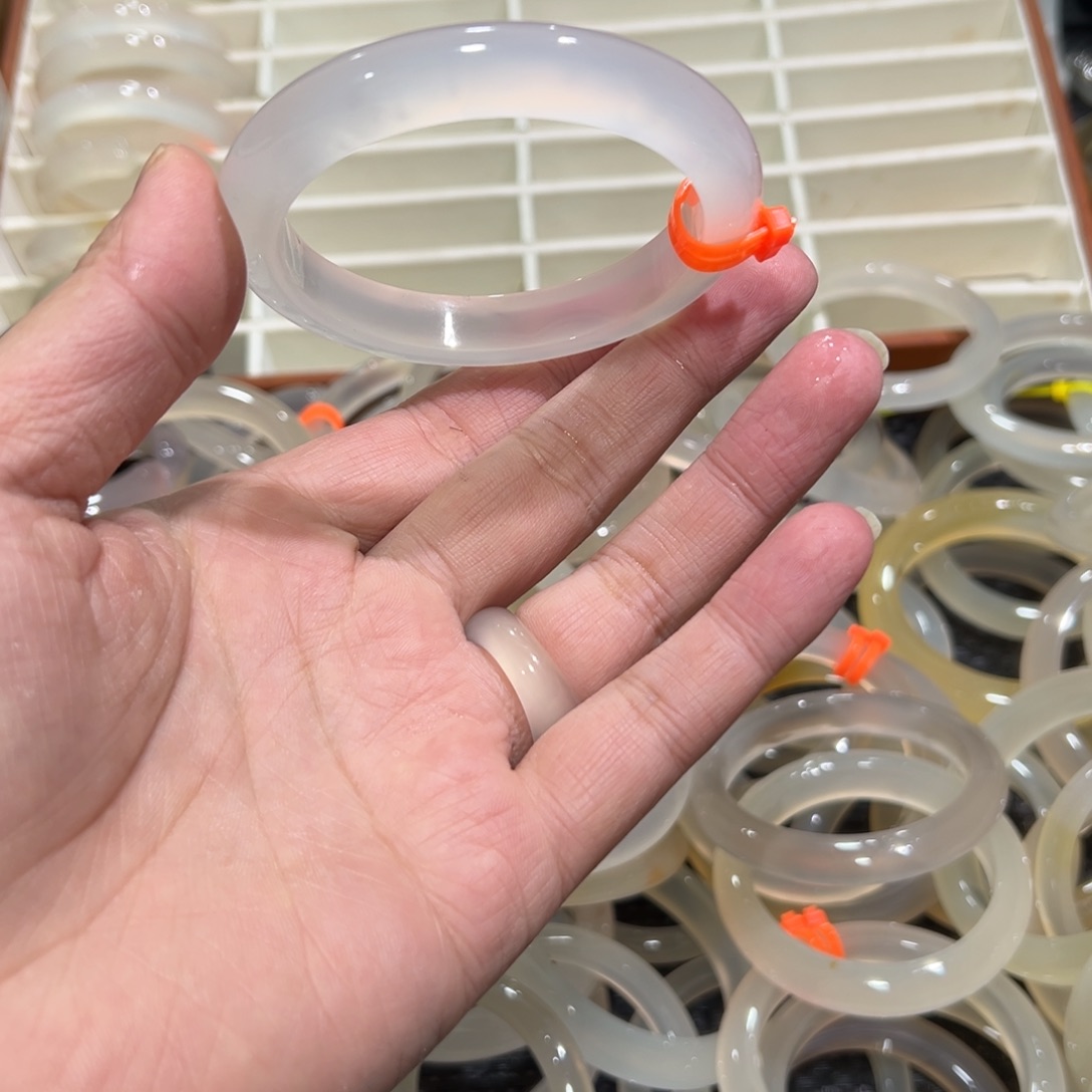 玛瑙/玉髓未镶嵌手镯5960圈微瑕21