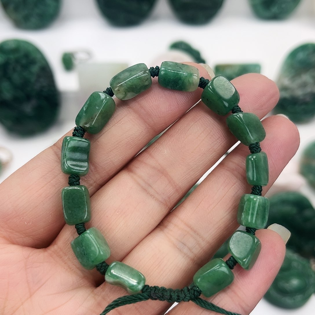 独山玉颈饰未镶嵌