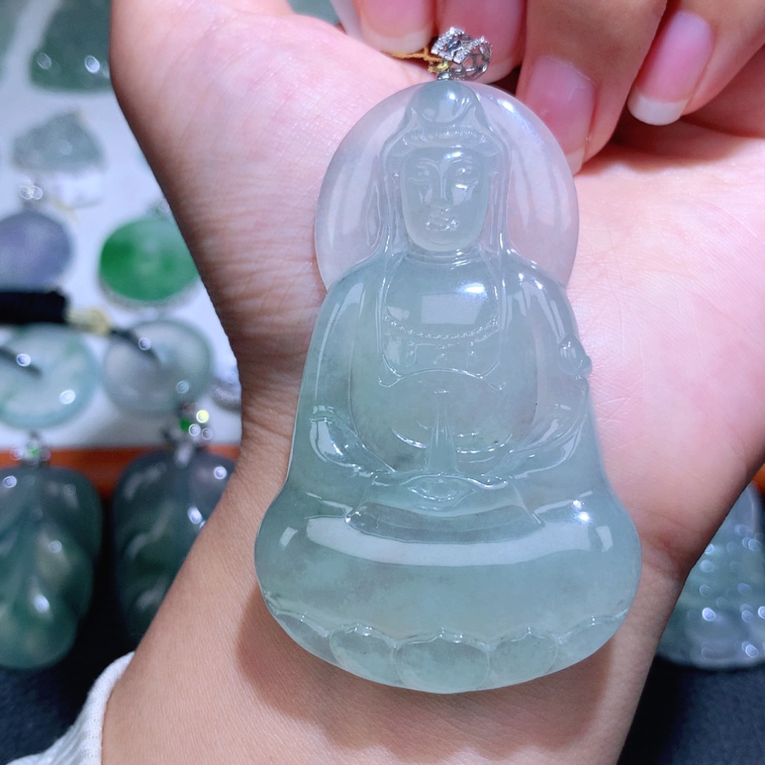 颈饰18K金镶嵌翡翠素衣