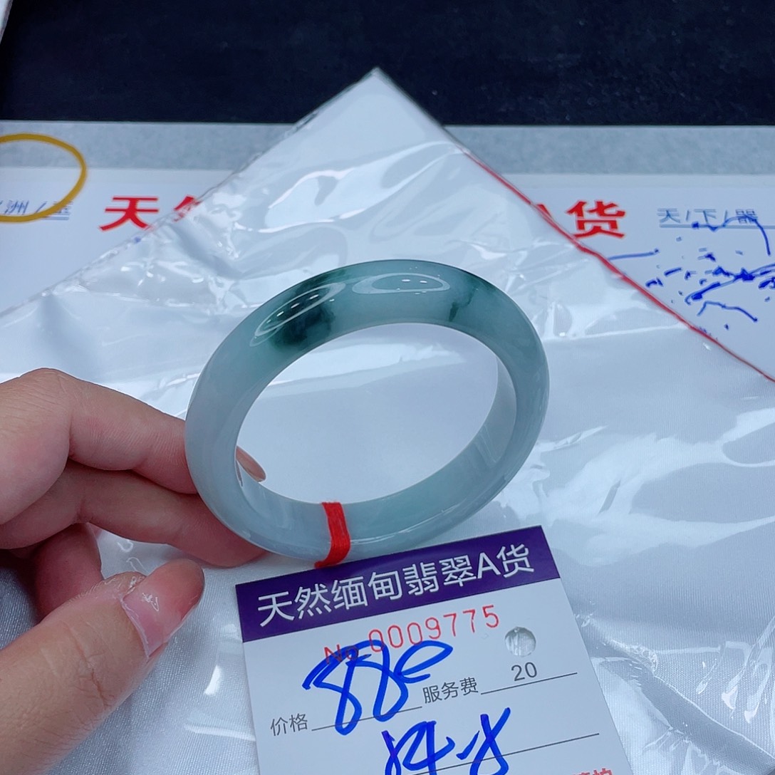 翡翠手镯未镶嵌正1