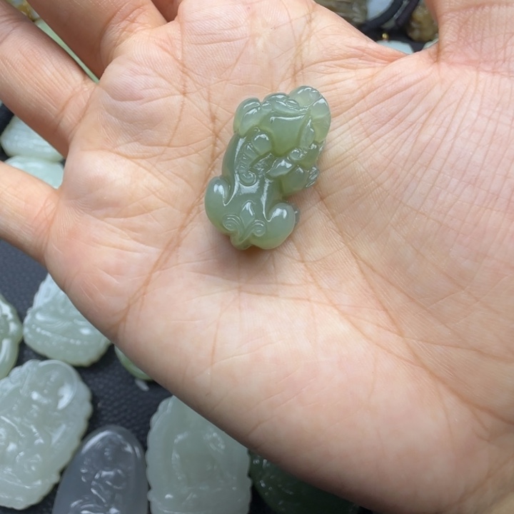 和田玉未镶嵌珠宝奇石