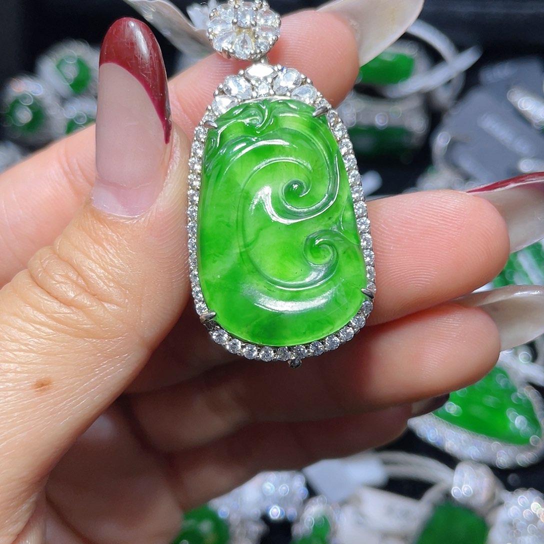 翡翠颈饰银S925镶嵌翡翠