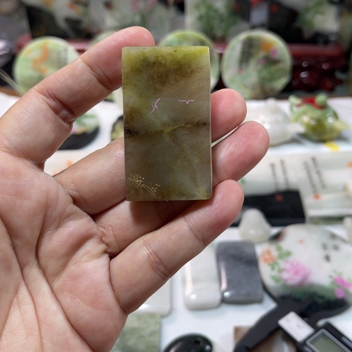 独山玉未镶嵌颈饰