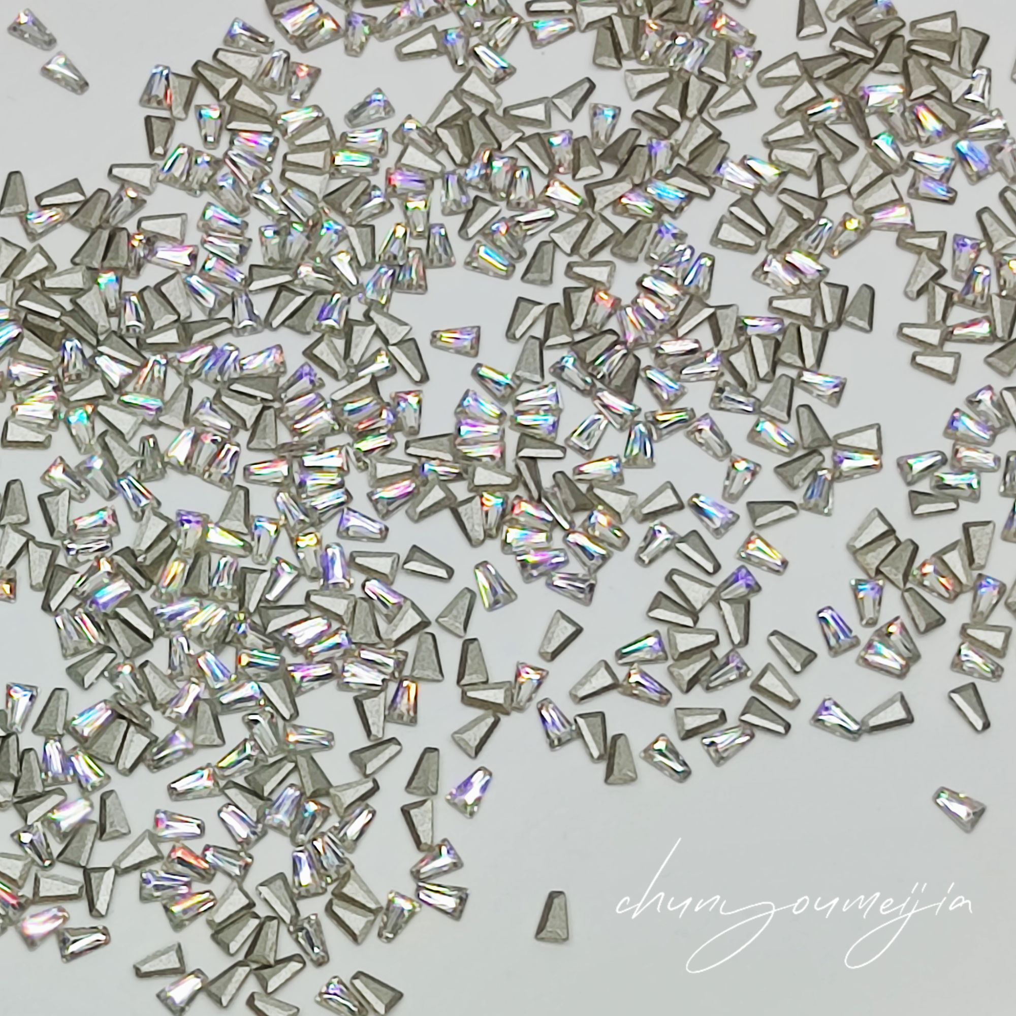 100颗美甲饰品5A平底超闪小号梯形锆石圣诞树锆石平底钻1*2*3mm