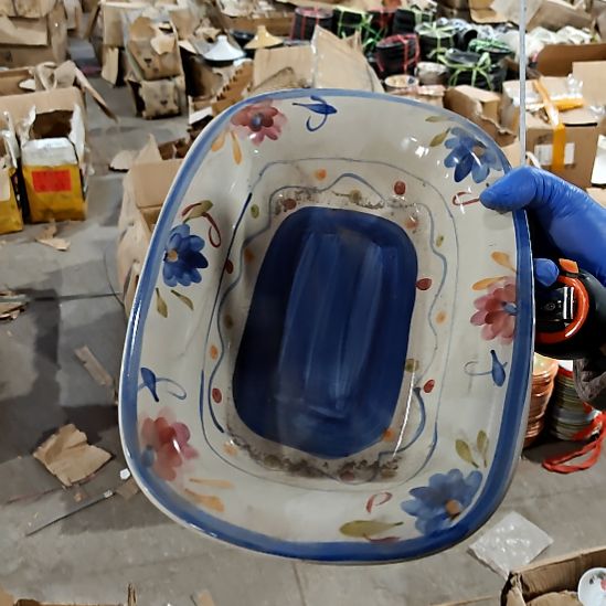 摆件盘子碗茶壶啥都有