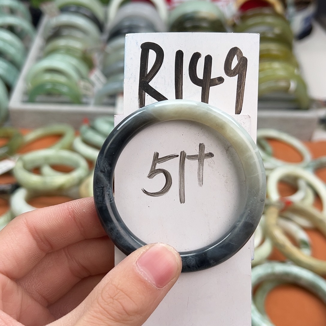 岫玉手镯未镶嵌天然岫玉微瑕，可以正常佩戴