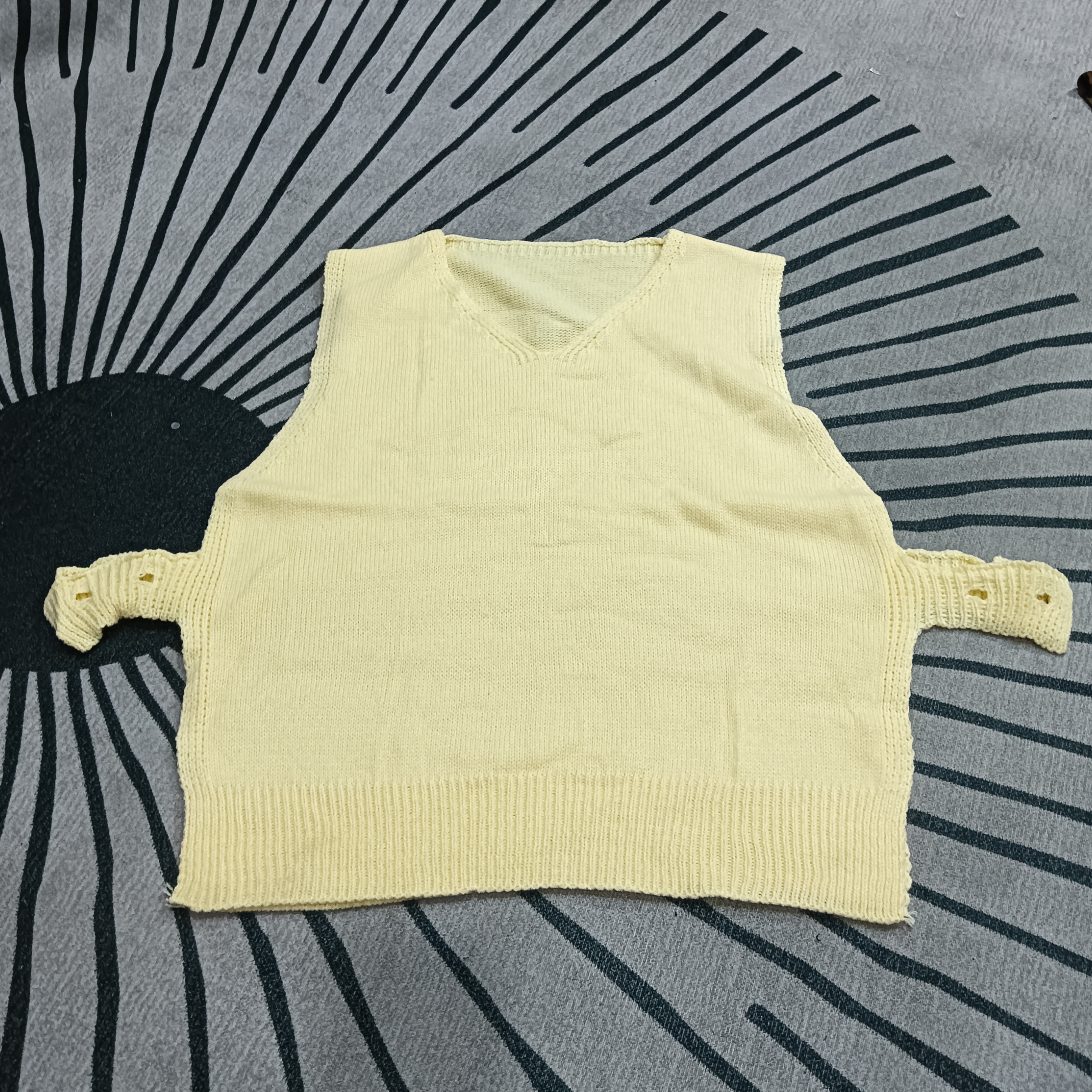 3823微瑕黄色没吊牌侧扣针织马甲背心