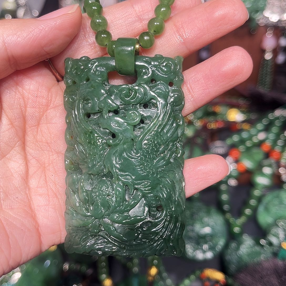 颈饰未镶嵌和田玉（糖玉）