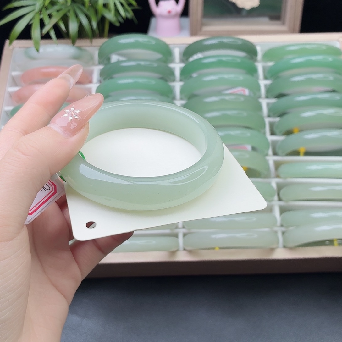 石英质玉未镶嵌手镯