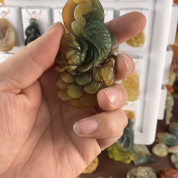 蛇纹石玉颈饰未镶嵌玲*