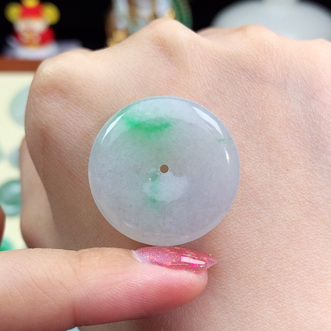 翡翠未镶嵌颈饰平安扣