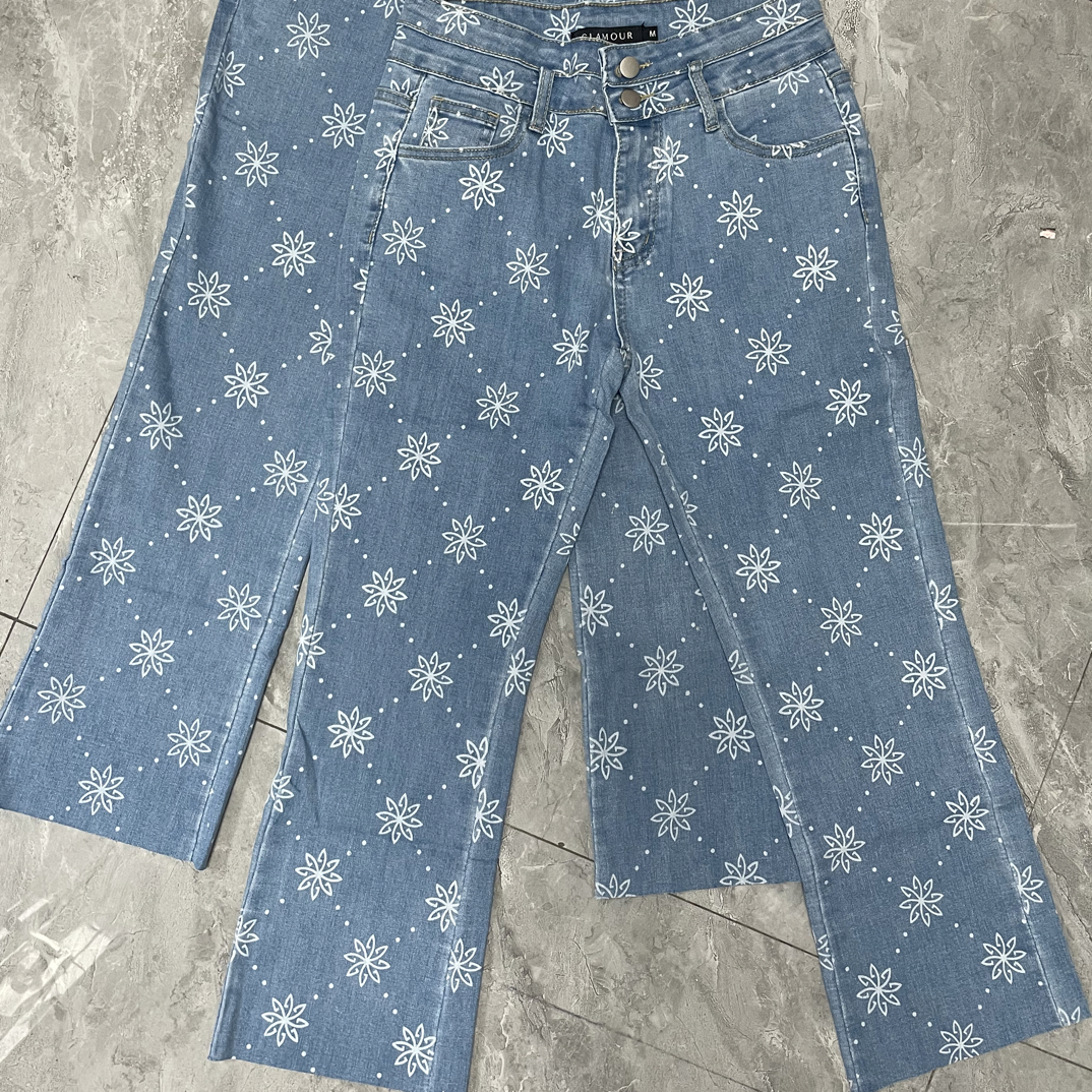 （扣眼以开，默认瑕疵）秋款小个子八九分高品质弹力印花喇叭牛仔裤