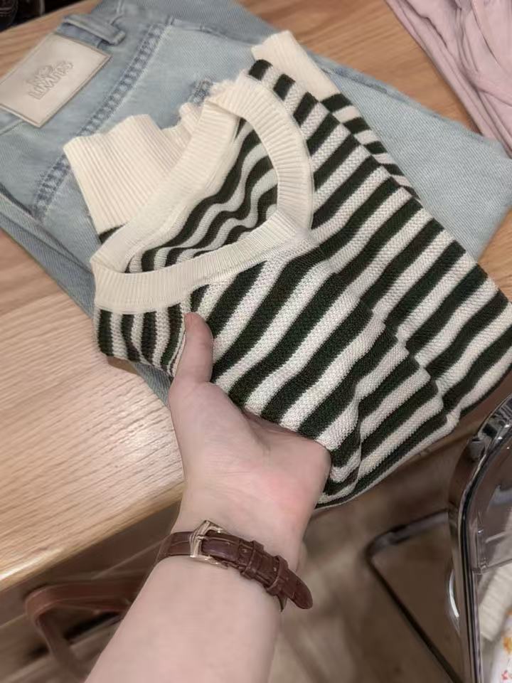 七言家巨好看！米绿条纹撞色柔软短袖