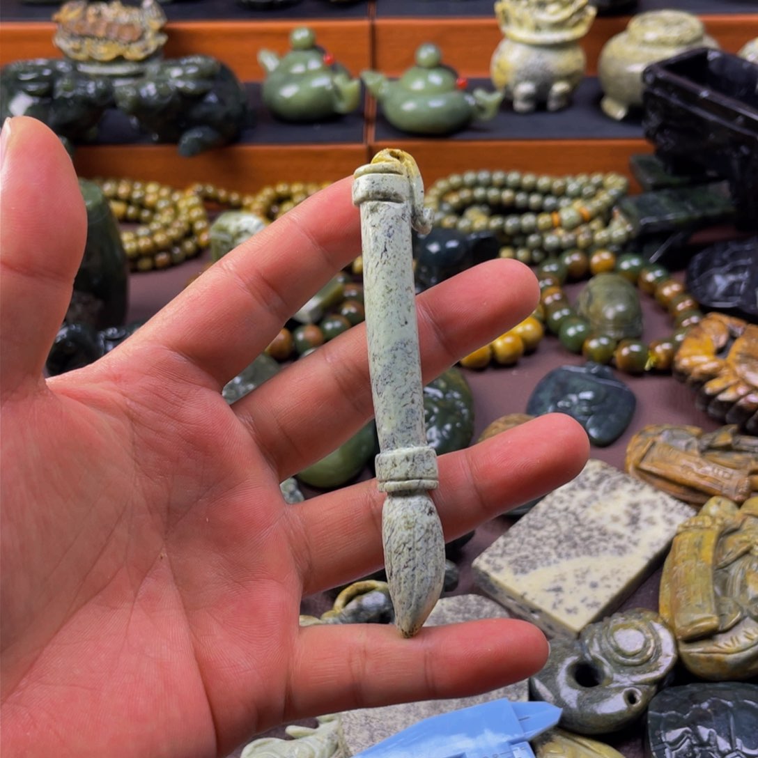 【闪购商品】未镶嵌岫岩河磨玉（透闪石质玉）挂件