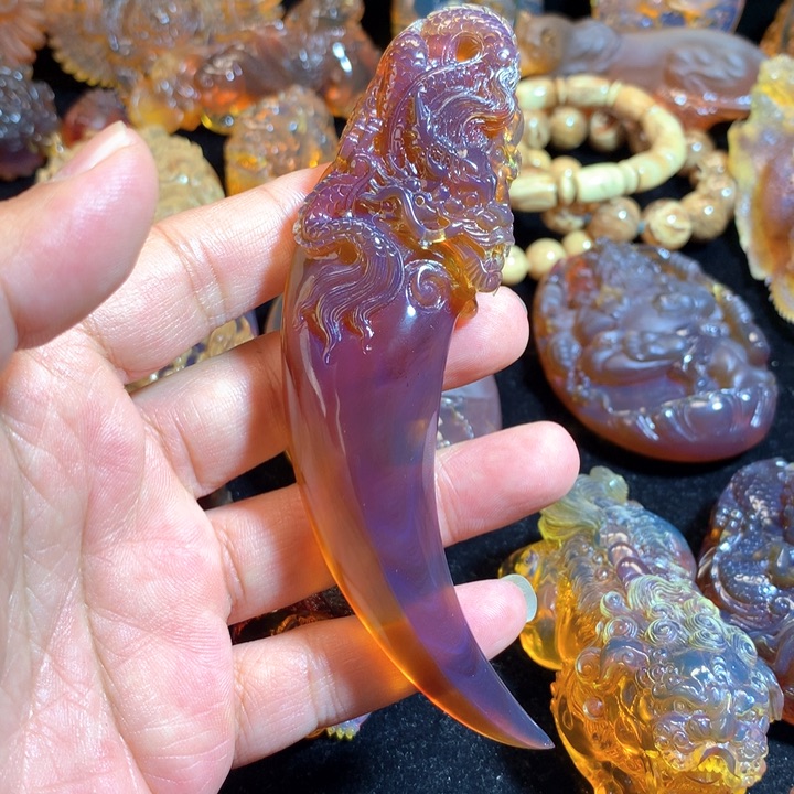 琥珀颈饰未镶嵌龙牙
