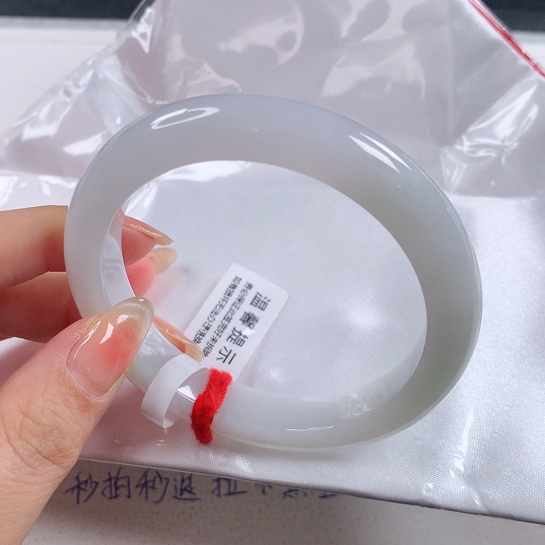翡翠手镯未镶嵌爱****姐 正圈