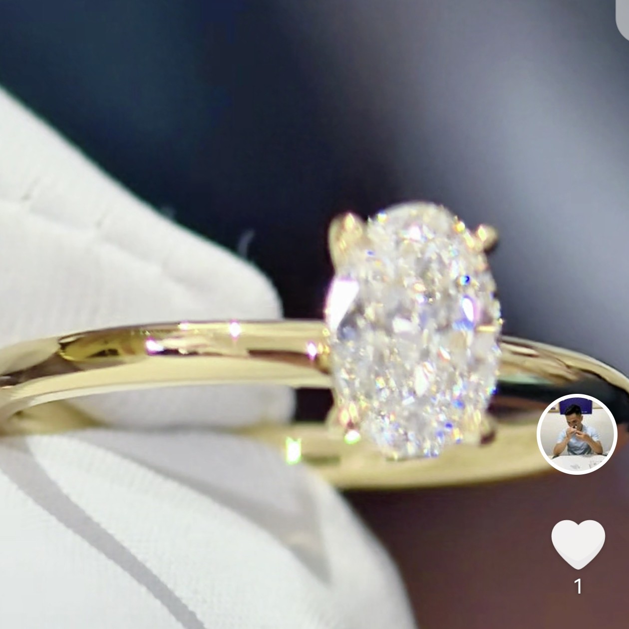 实验室培育钻石18K培育钻戒2ct椭圆钻戒，多样性发货一件