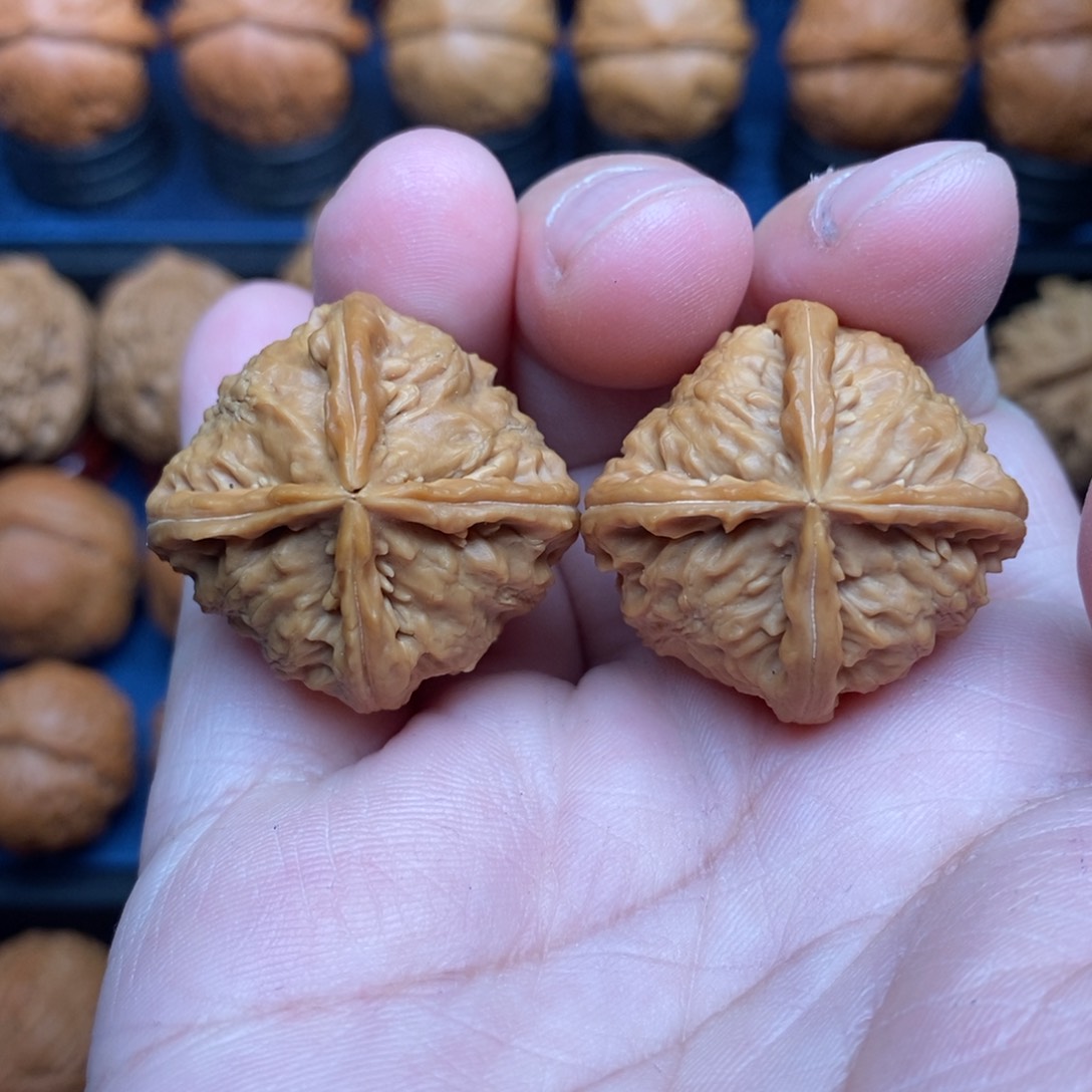 文玩核桃把件手捻四棱