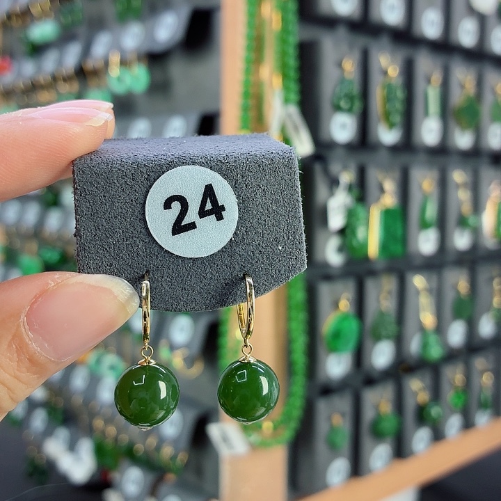 和田玉18K金镶嵌耳饰