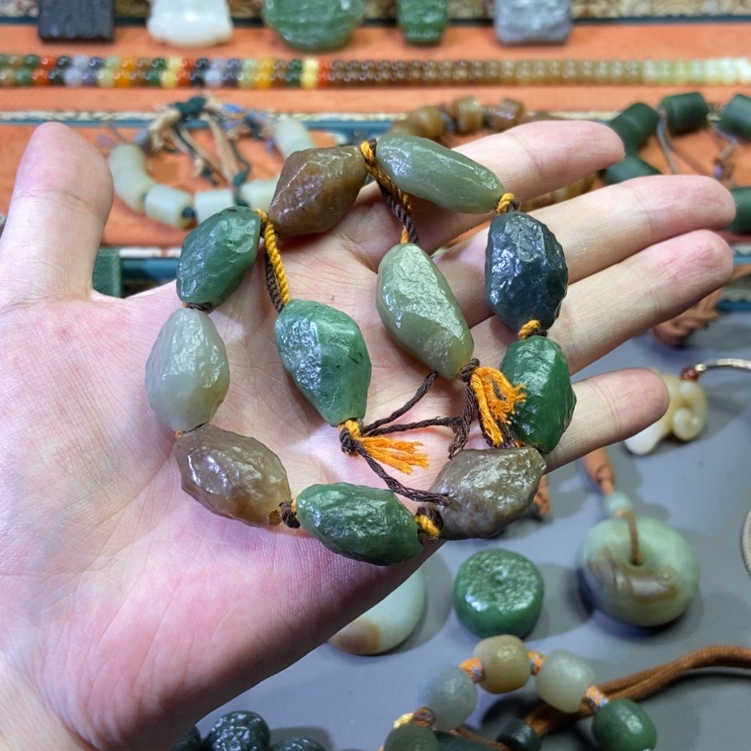 和田玉颈饰未镶嵌诗*暄