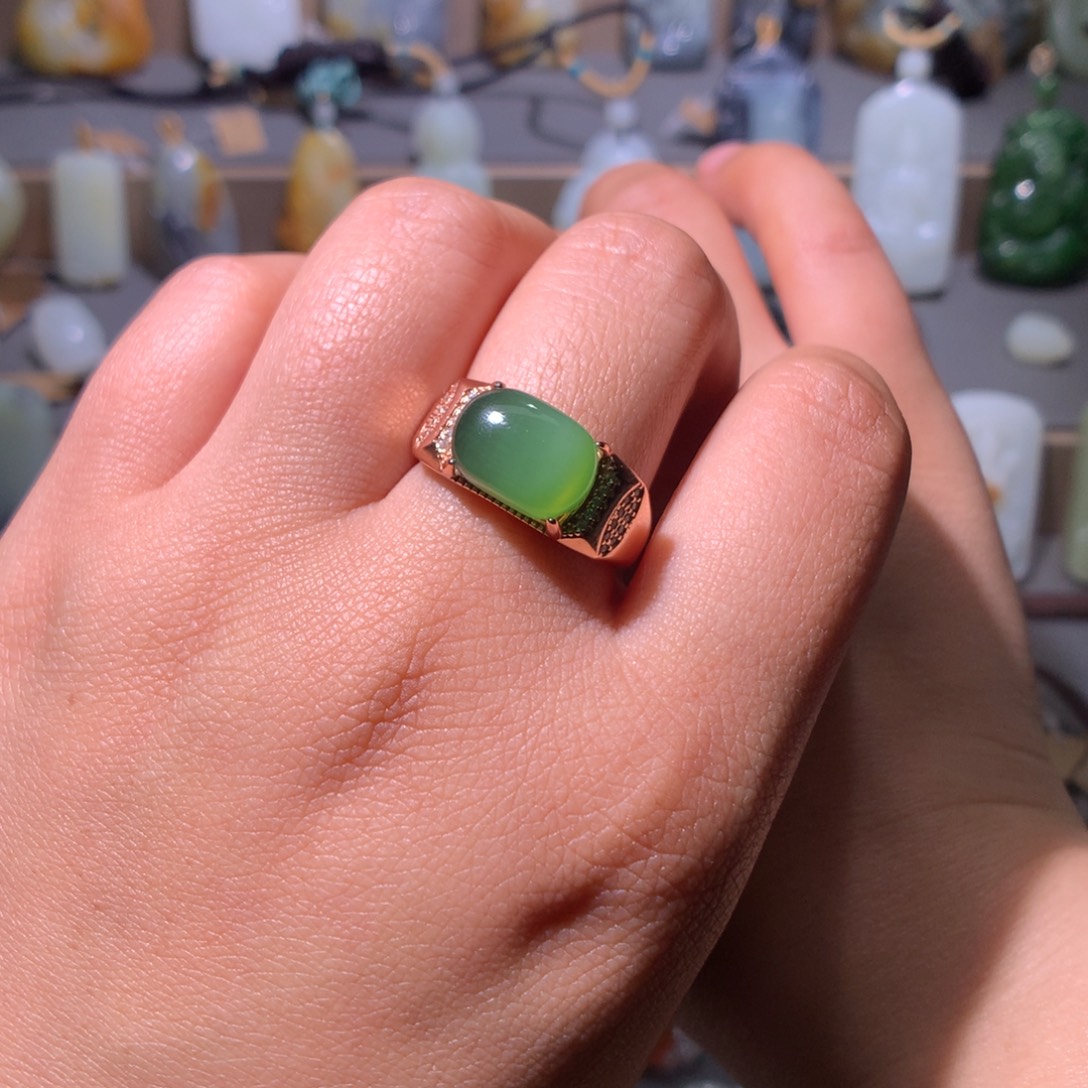 徐****和田玉银S925镀金镶嵌颈饰