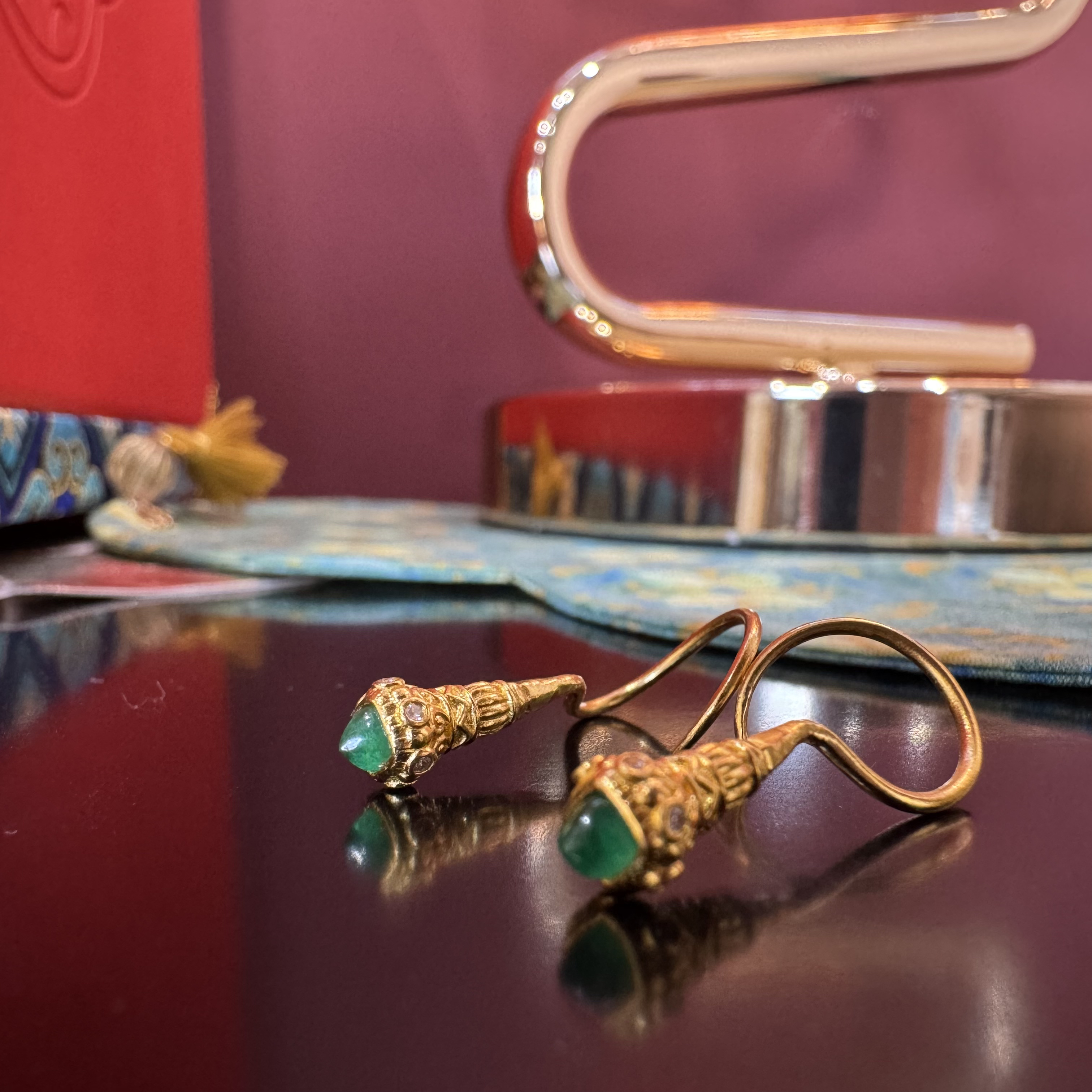 岳福珠宝祖母绿耳饰