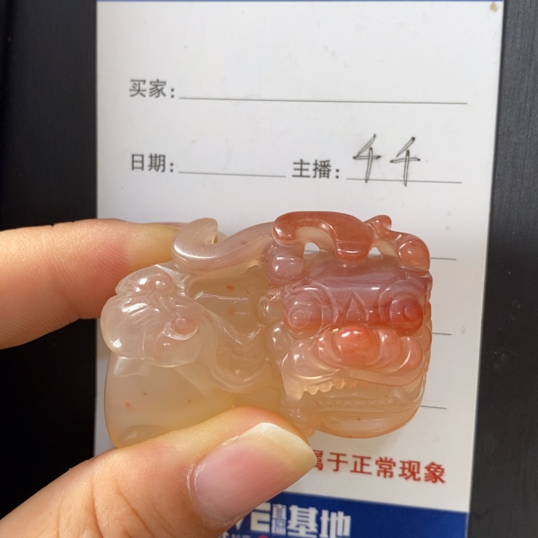 石英质玉（黄龙玉）颈饰未镶嵌