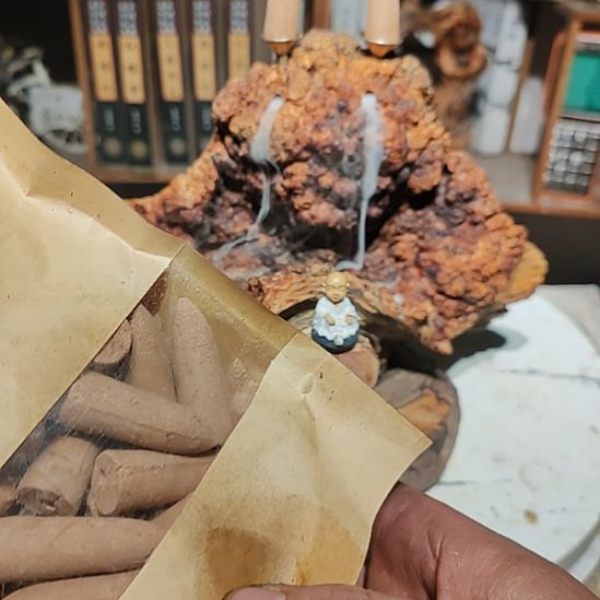 松木北沉香琥珀木天然造型山水摆件