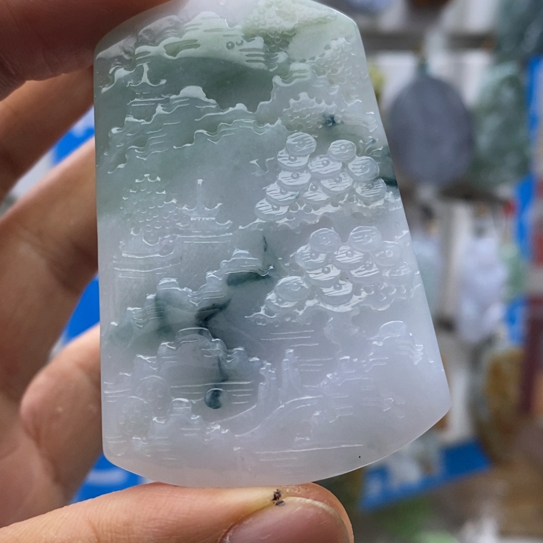 翡翠颈饰未镶嵌山水