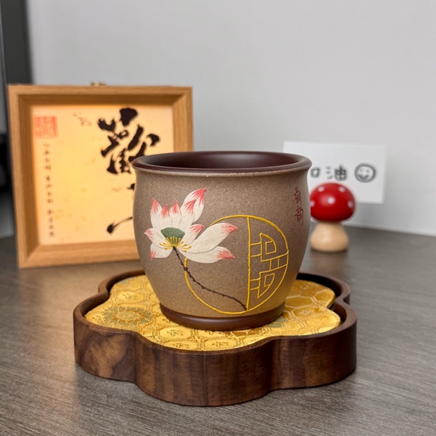 宜兴紫砂坭香斋手绘荷花荷韵主人杯原矿紫泥粉浆蟹壳青茶杯200ml