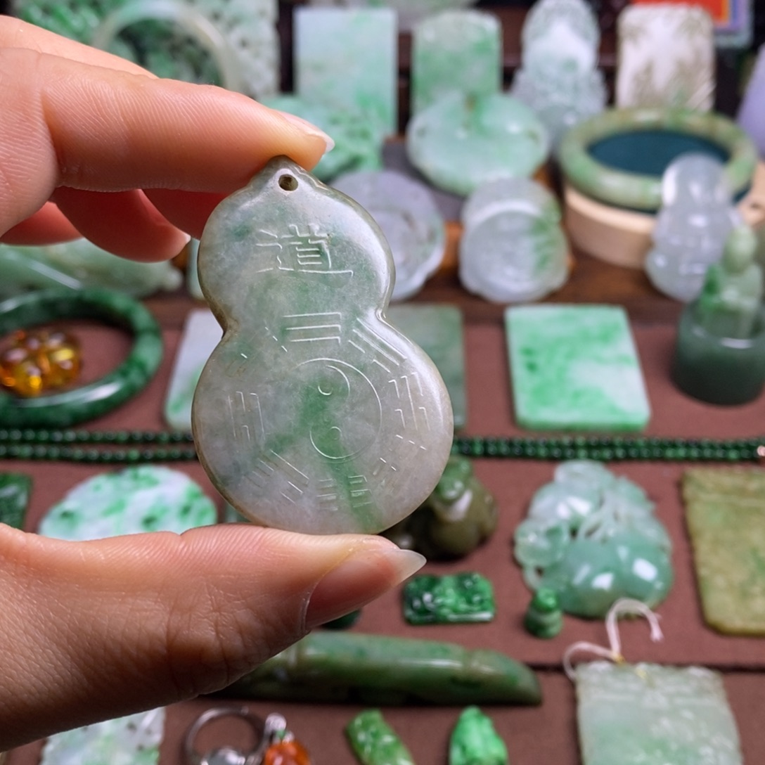 翡翠未镶嵌颈饰11111111111111